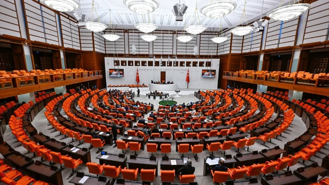 TBMM’nin yeni hafta gündemi belli oldu! Çerçeve yasa Meclis’e geliyor, öğrenci affı görüşülecek…