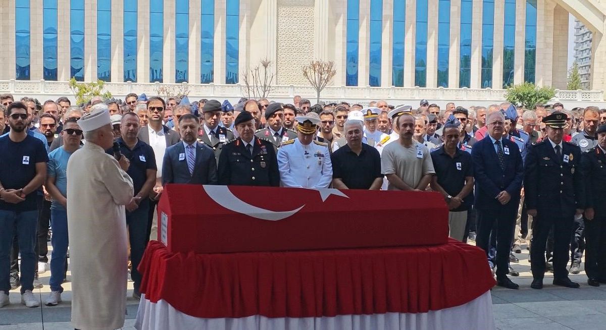 Eğitim Helikopteri Kazasında Pilot Emekli Albay Son Yolculuğuna Uğurlandı