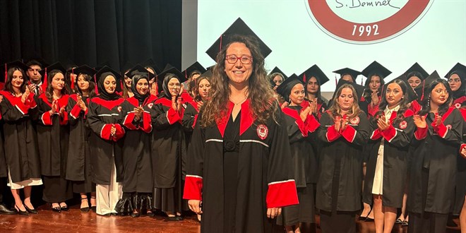 Akademisyen olduğu üniversitede kazandığı bölümü birincilikle bitirdi