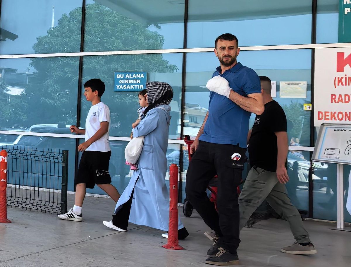 Elini makineye kaptıran işçinin parmağı koptu