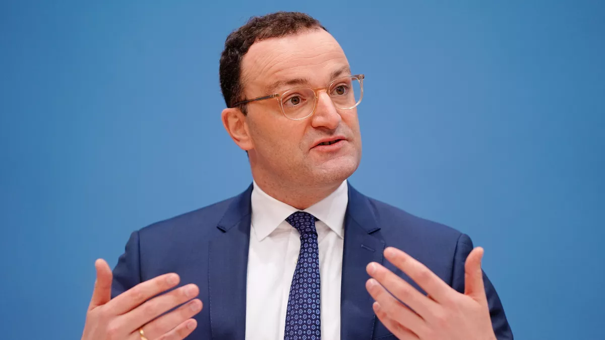 Almanya'da CDU'lu Jens Spahn, taşıyıcı anne krizi sonrası istifa etti