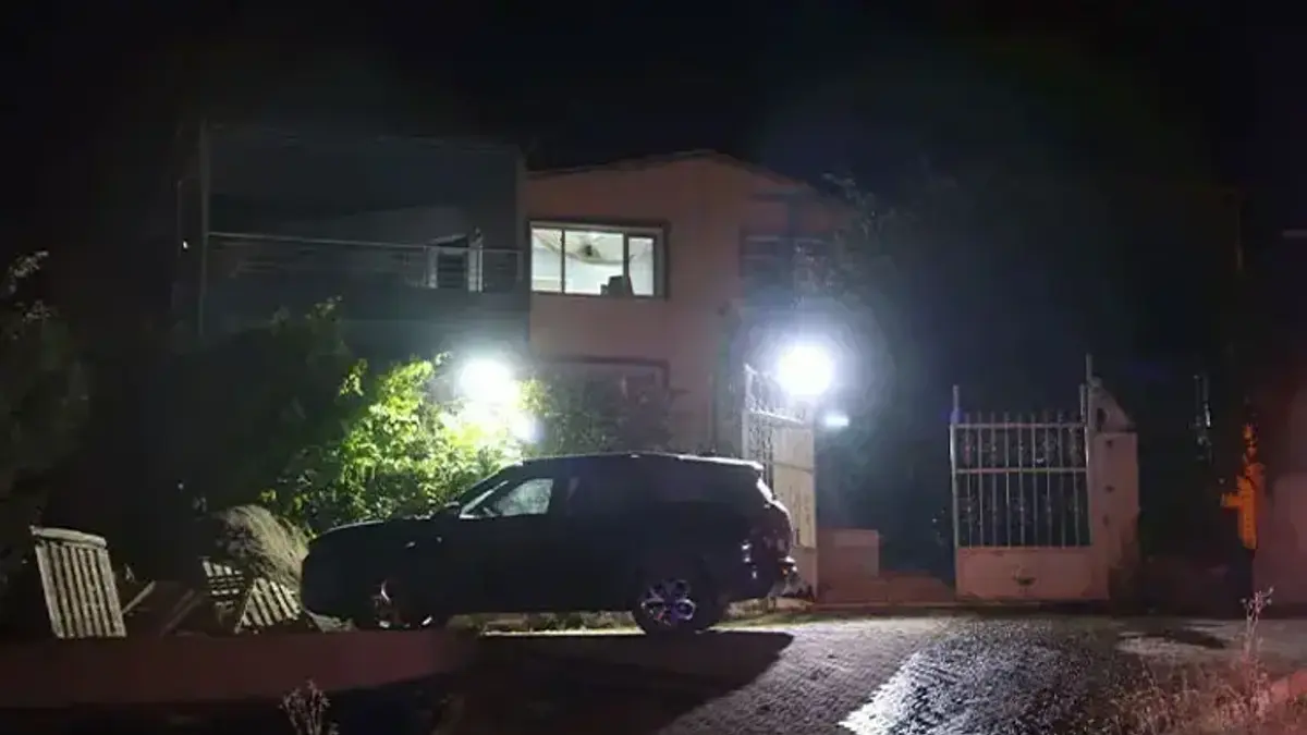 Evi kurşun yağmuruna tutular: 4 yaralı