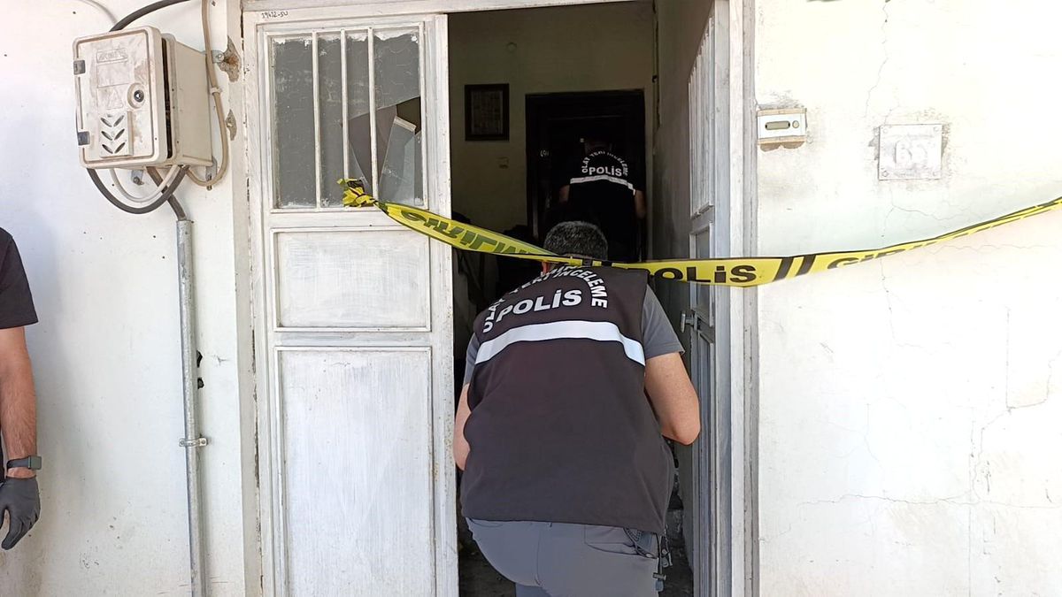 Polis memuru kaldığı evde ölü bulundu