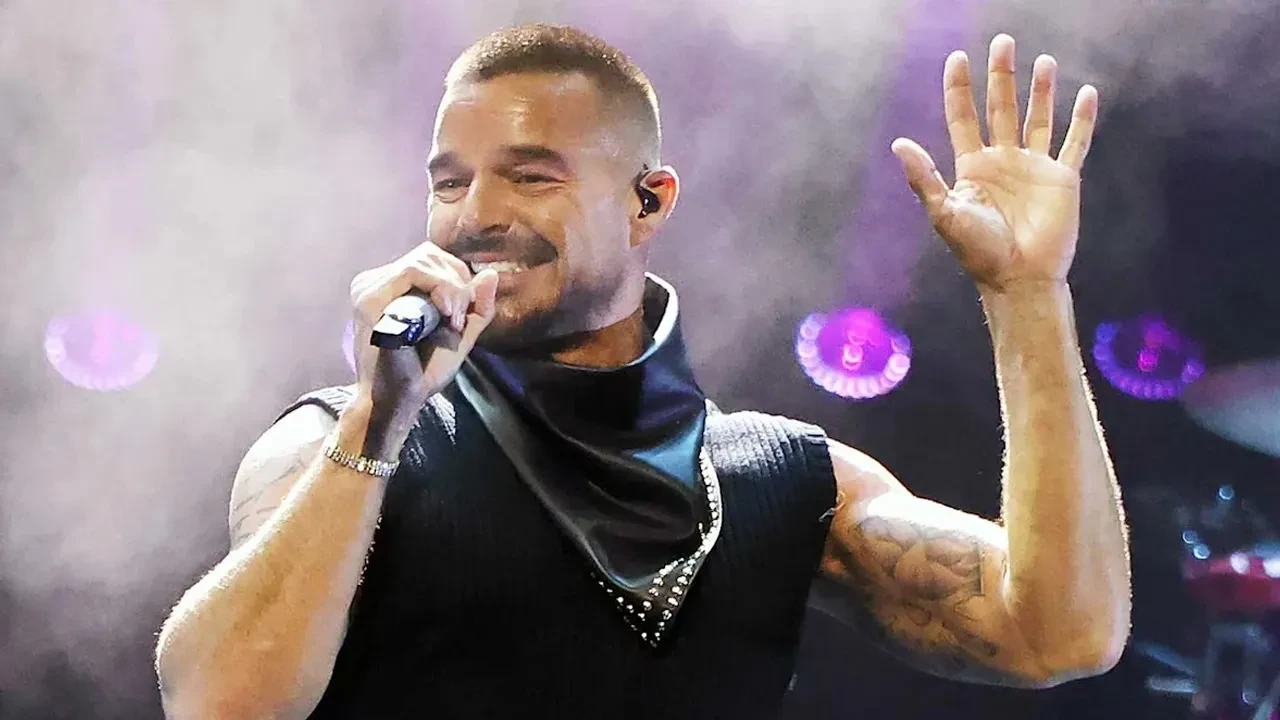 Ricky Martin hamama girmeden Türkiye'yi terk etmeyecek!