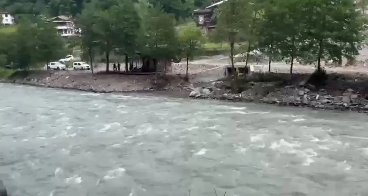 Kayıp genci dereden çıkaran AFAD ekibi akıntıya kapıldı! 1 personel öldü, 3 personel kurtarıldı