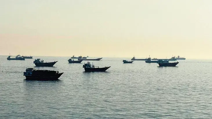 İran füzeleri Hürmüz'de BAE tankerlerini vurdu: 1 ölü, 8 yaralı