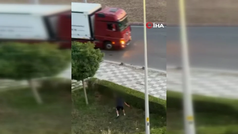 Çerkezköy'de Trafikte Tehlikeli Taşlı Saldırı