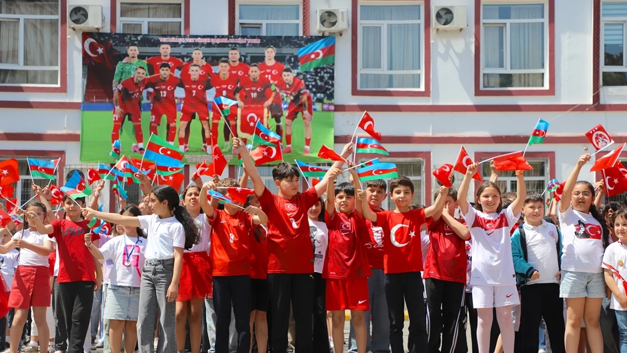 Azerbaycan'da A Milli Futbol Takımı'na Dünya Kupası desteği
