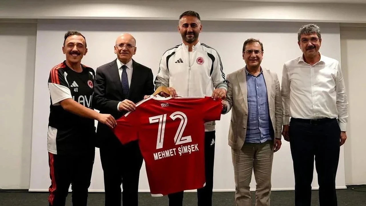 Mehmet Şimşek Batman Petrolspor’u ziyaret etti