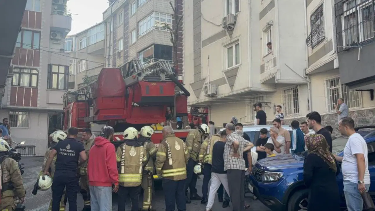 Gaziosmanpaşa’da 4 katlı binada korkutan yangın