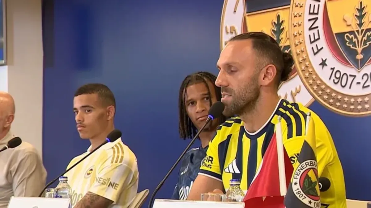 Fenerbahçe'de imza şovu! 3 yıldız aynı anda imza attı