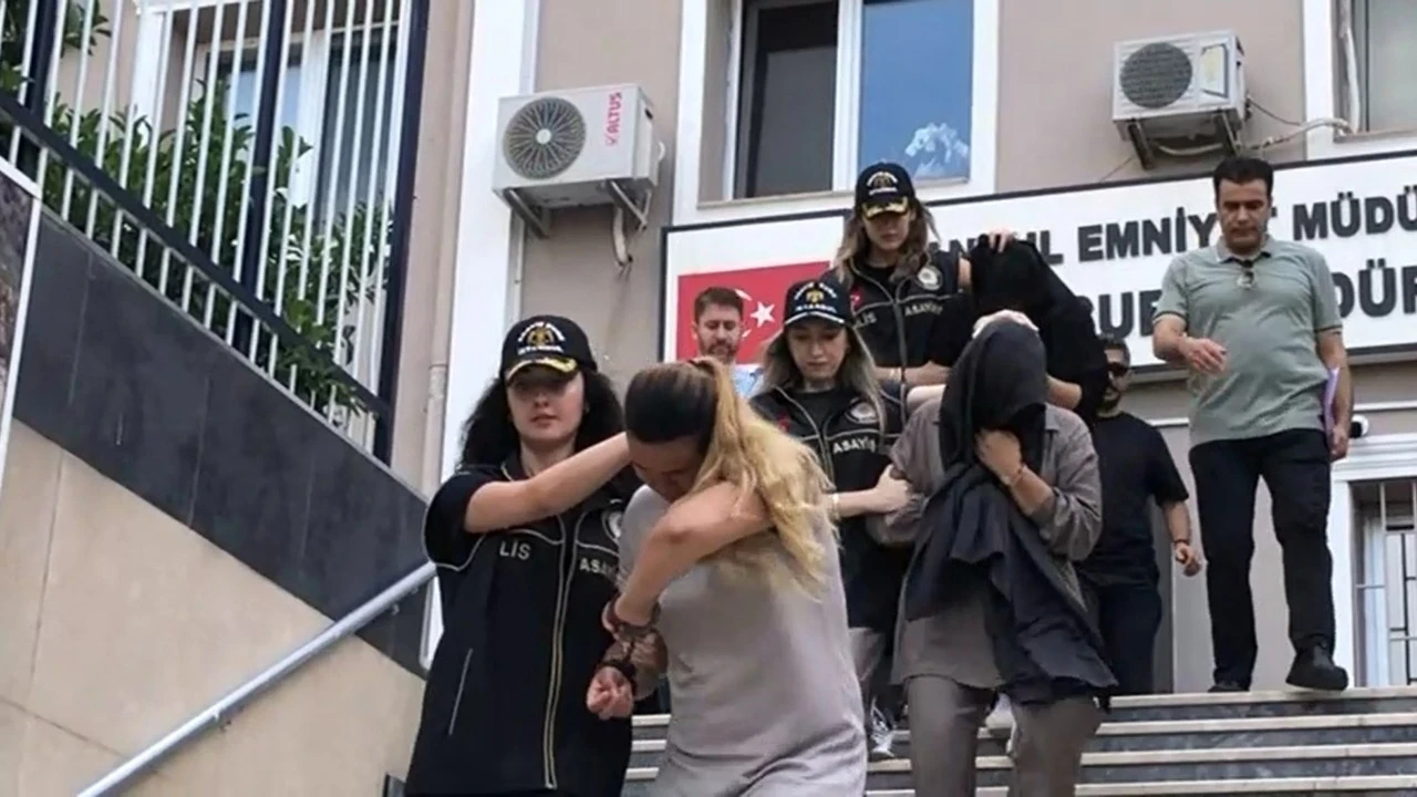 Suç kaydı polisleri bile şaşırttı! İstanbul’da gündüz vakti akıl almaz soygun: Üstlerinden servet çıktı