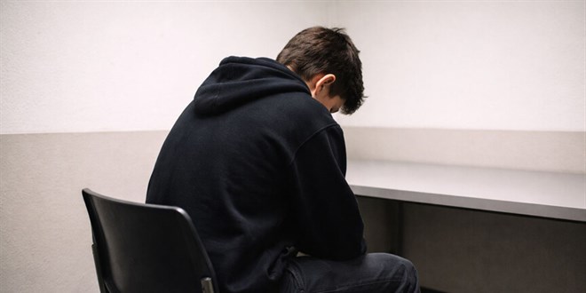 Bağcılar'da darbedilen çocuğa yardım etmek isteyen genci bıçaklayan 17 yaşındaki şüpheliye dava