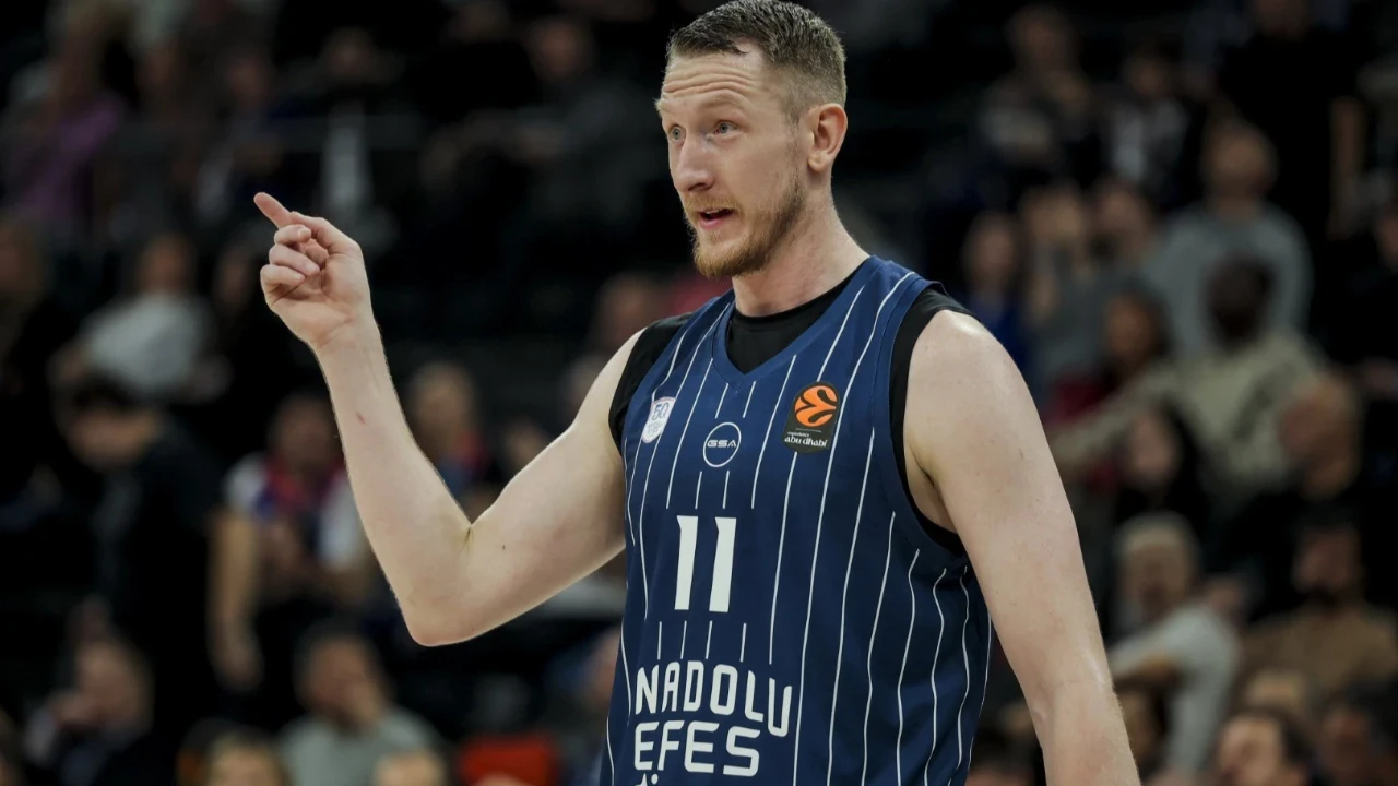 Anadolu Efes, Rolands Smits ile yollarını ayırdı