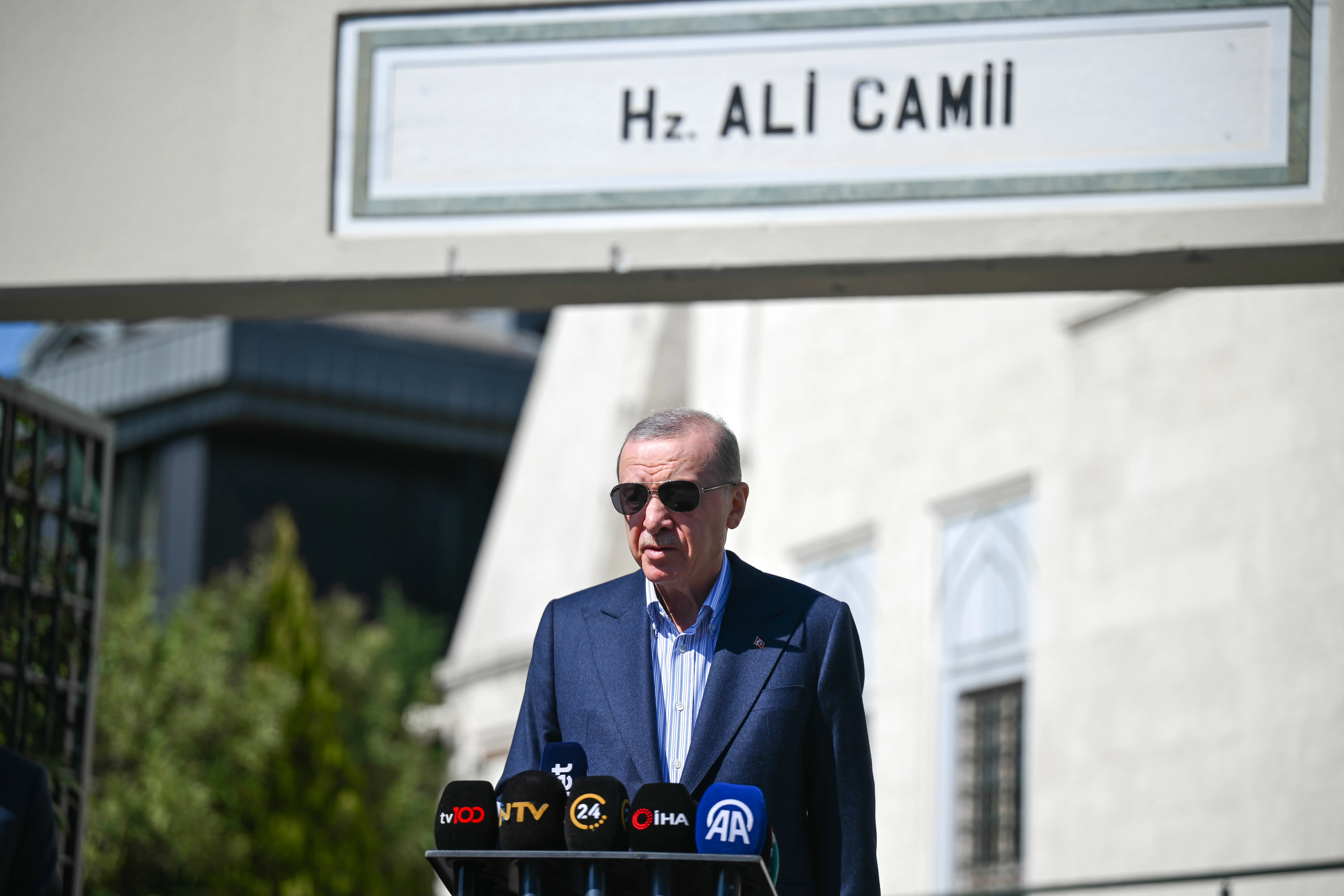 Cumhurbaşkanı Erdoğan cuma namazını Hz. Ali Camisi'nde kıldı