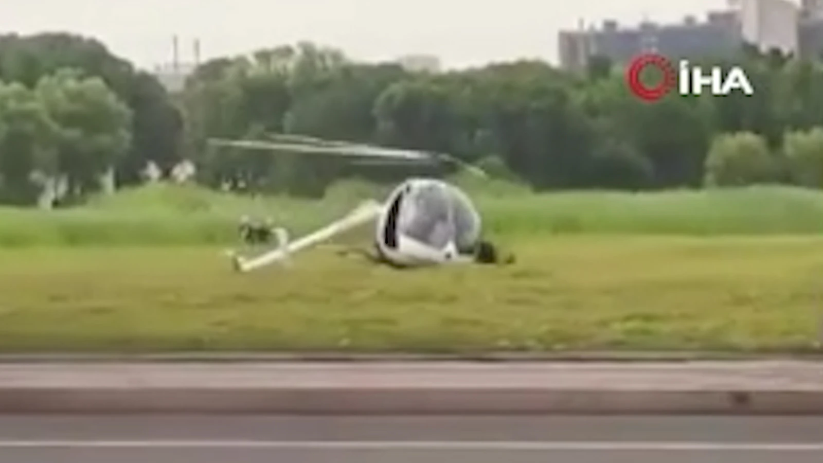 Çin'de acil iniş yapan helikopter kontrolden çıktı: 2 yaralı