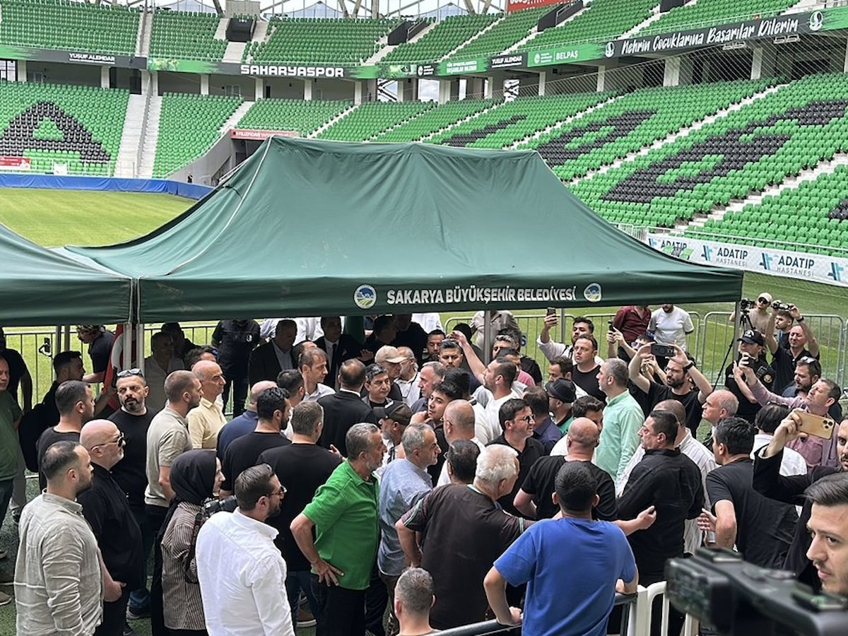 Sakaryaspor'un olağan genel kurulu gerginlik nedeniyle ertelendi!