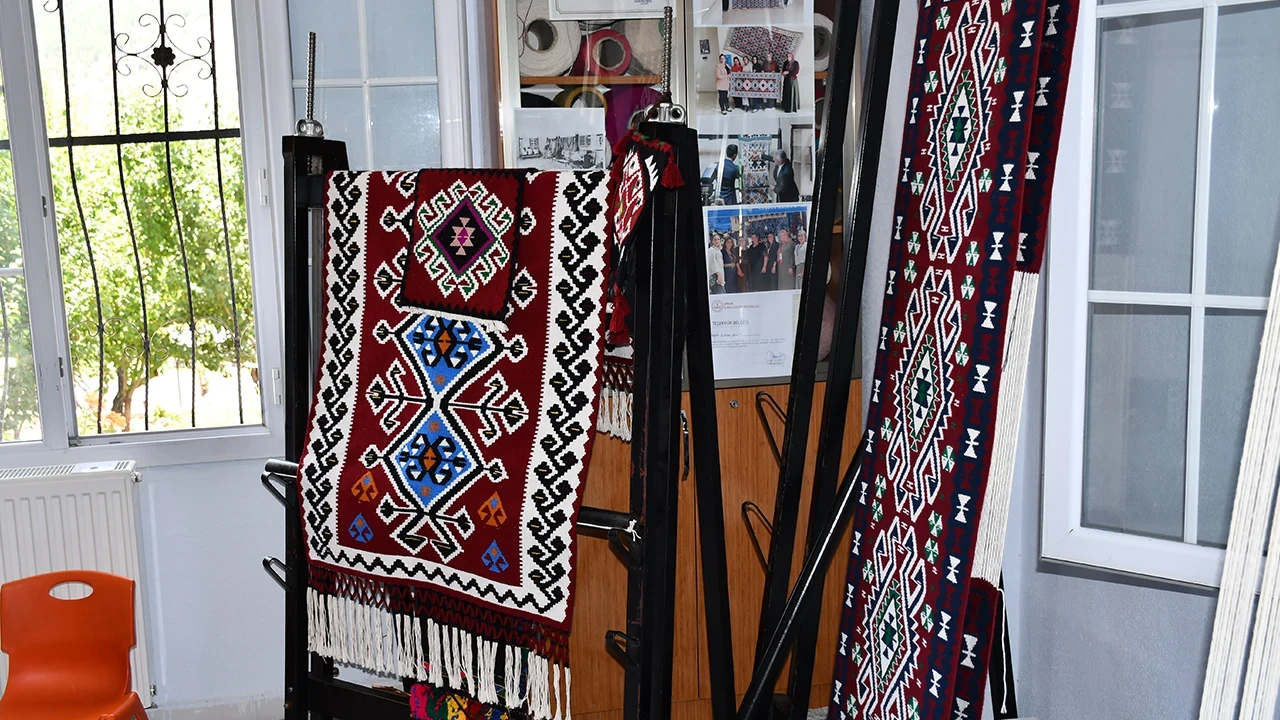 Şırnak’tan dünyaya ilmek ilmek sanat: Goyan kilimleri Avrupa yolcusu