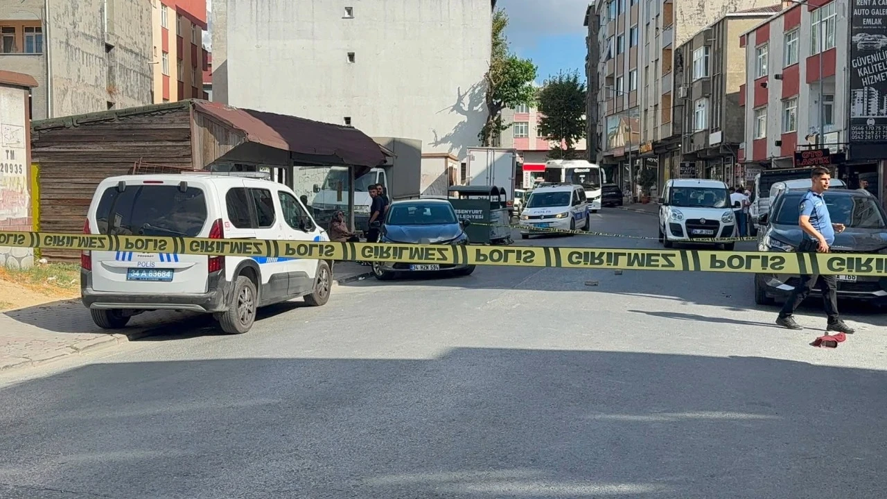 İstanbul'da kanlı pusu: 8 el ateş edildi, 2 kişi silahla vuruldu