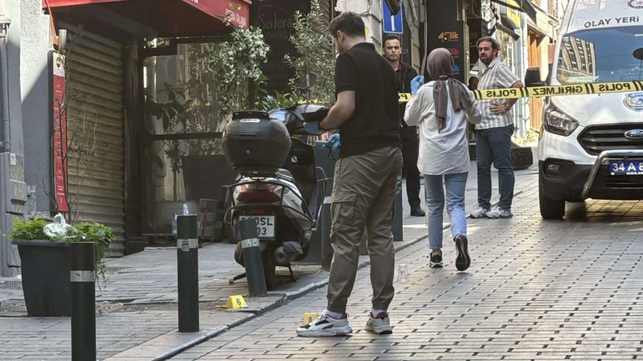Beyoğlu'nda yürürken vuruldu