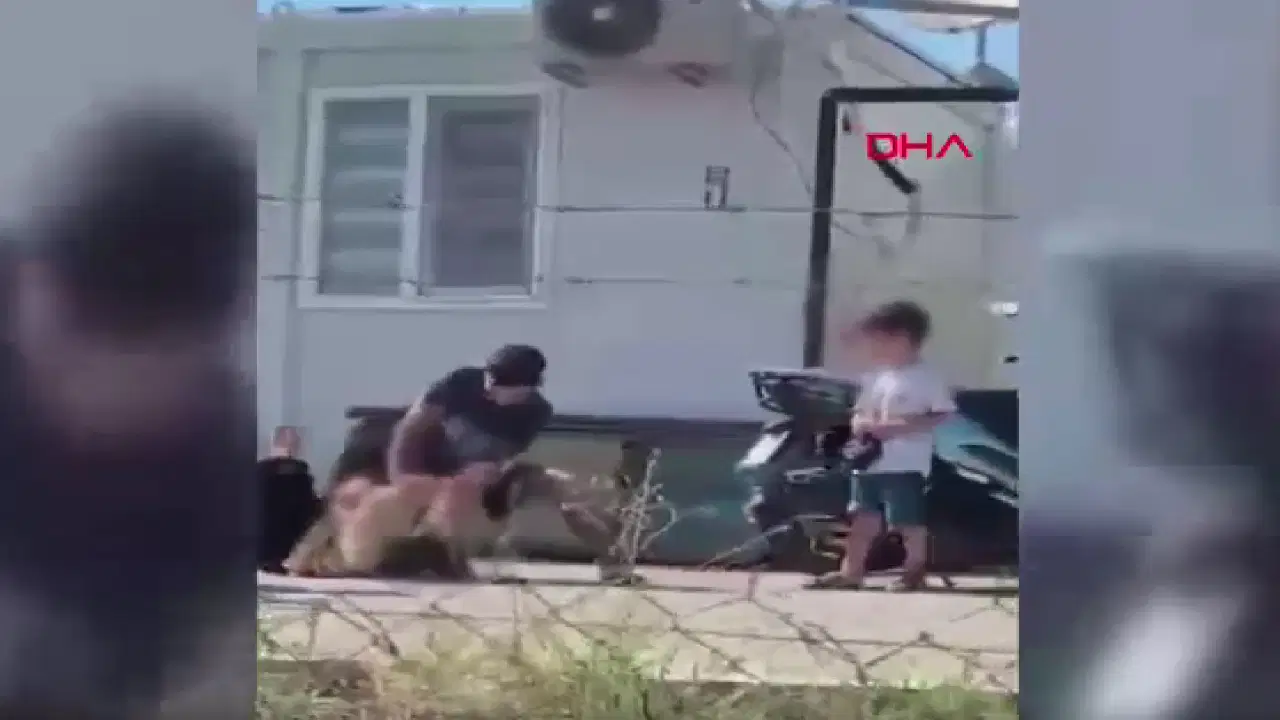 Ayrılmak isteyen eşine acımasızca saldırdı: O anlar kamerada