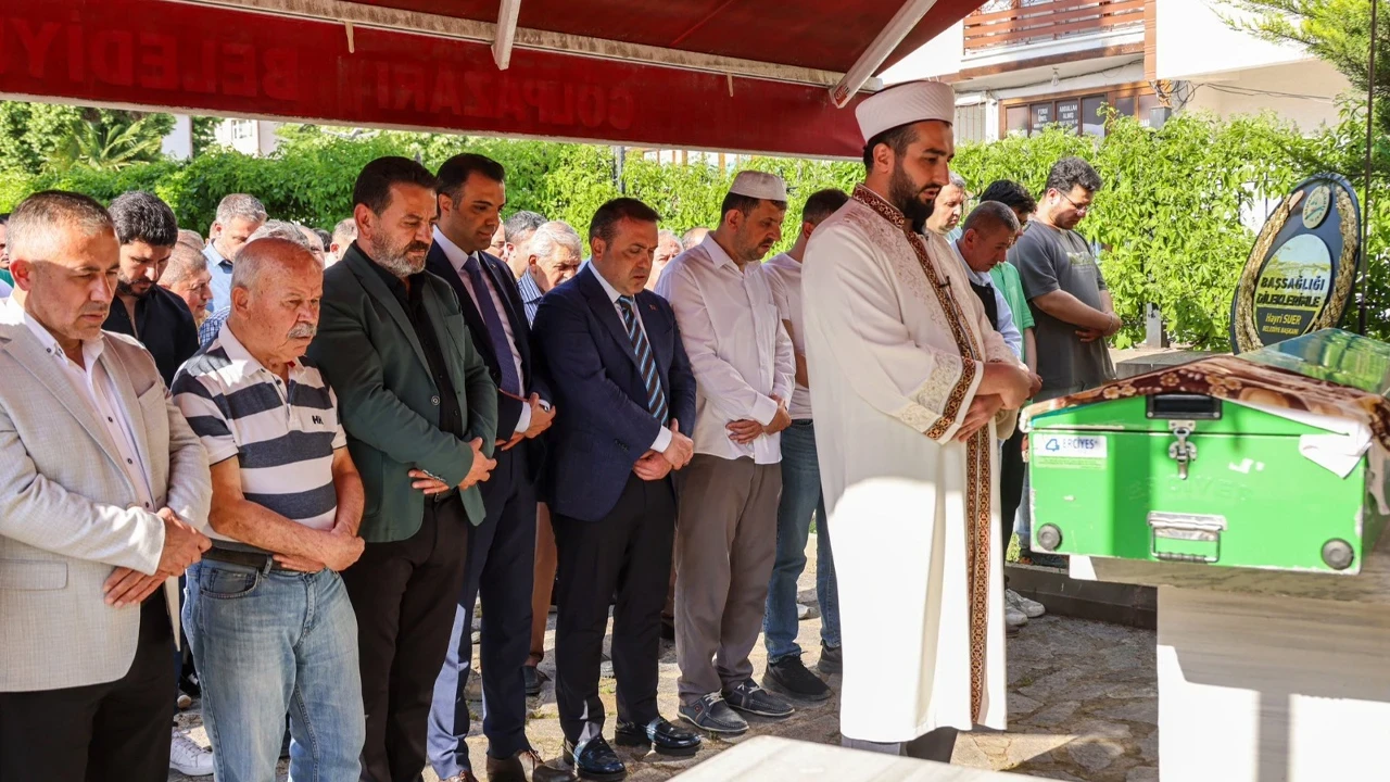 Bilecik Valisi Sözer Şehit İsmail Çetin’in annesinin cenaze törenine katıldı