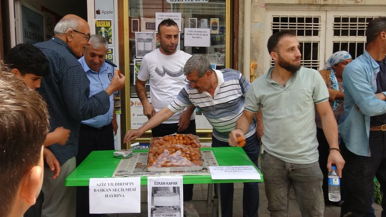 Aziz Yıldırım için lokma dağıttılar