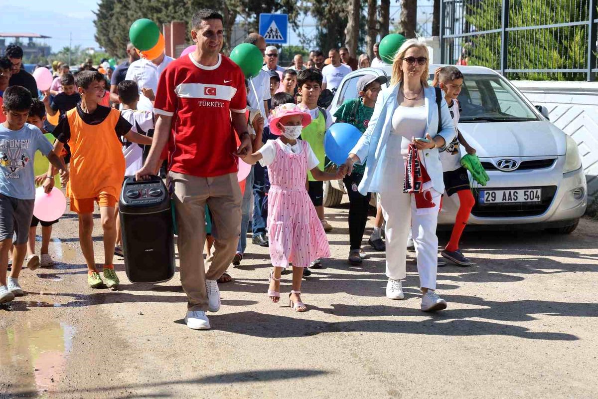 Kanser tedavisi gören Hülya'nın yeni saçları, Deniz'in fedakarlığıyla hayat buldu