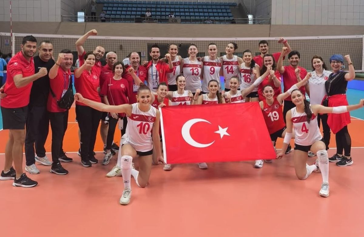 Dünya Liseler Arası Voleybol Şampiyonası'nda kız ve erkek milli takımları finalde