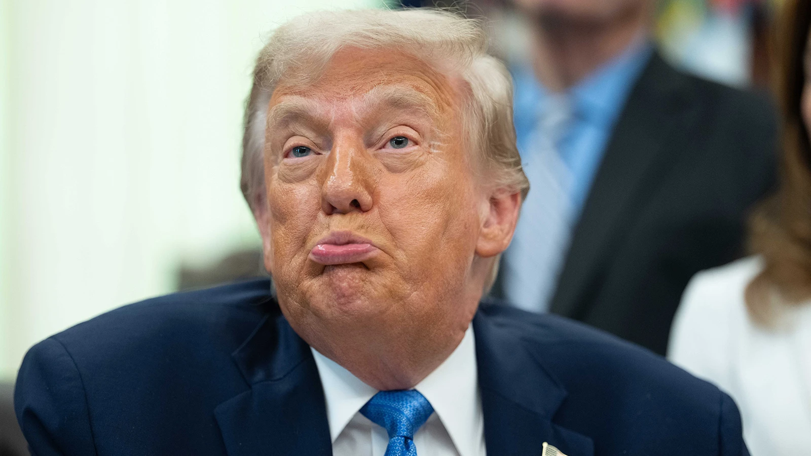 Donald Trump 80 yaşında: Davranışları giderek tuhaflaşıyor! Dünyayı bekleyen tehlike