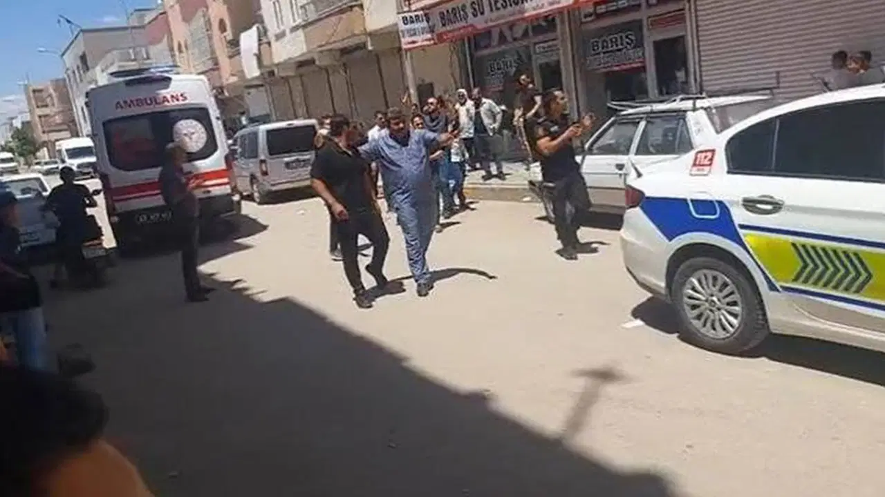 Şanlıurfa'da ortalık savaş alanına döndü! Husumetli aileler arasında kavga: 6 yaralı