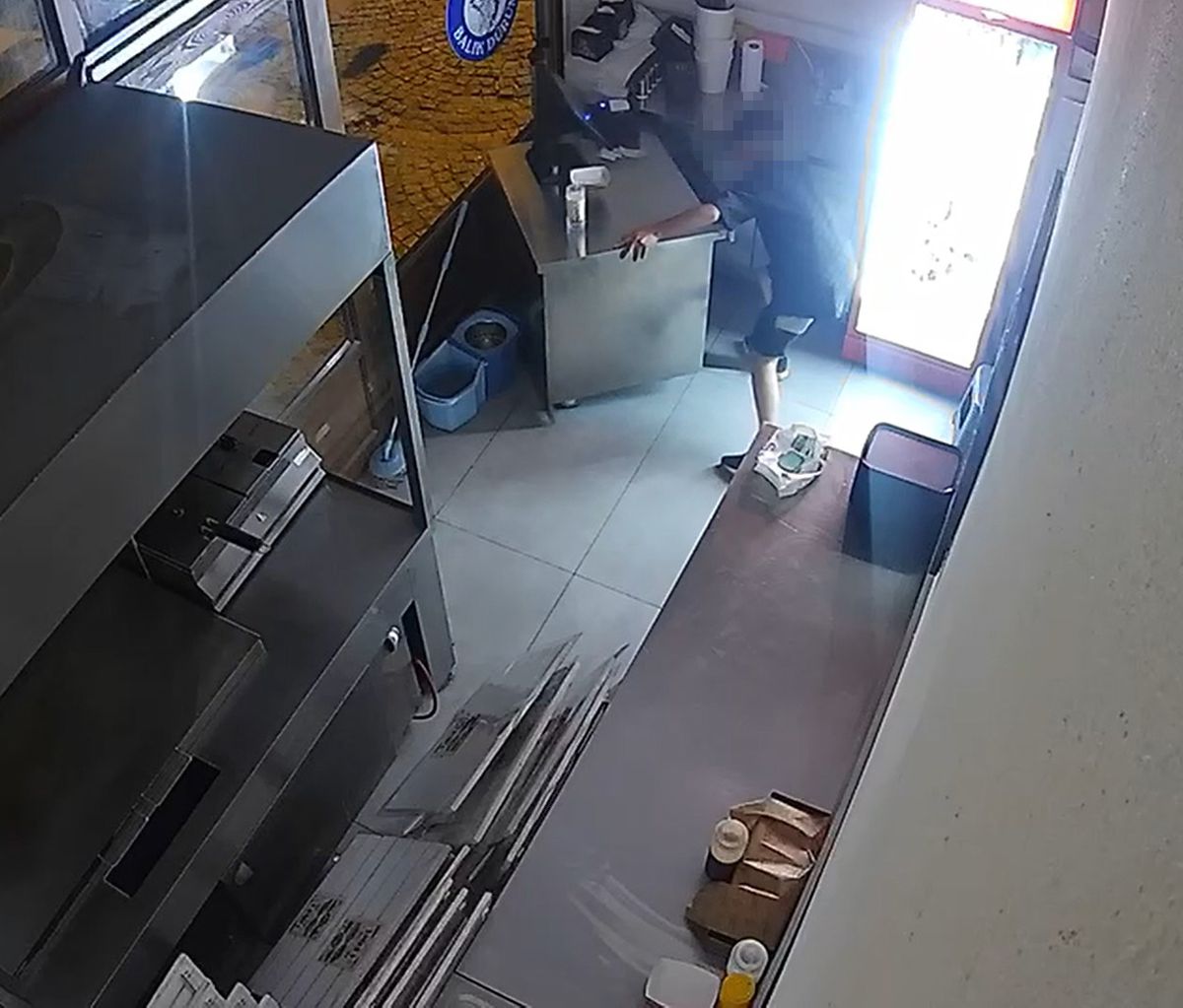 Edirne'de iş yerinden hırsızlık kamerada