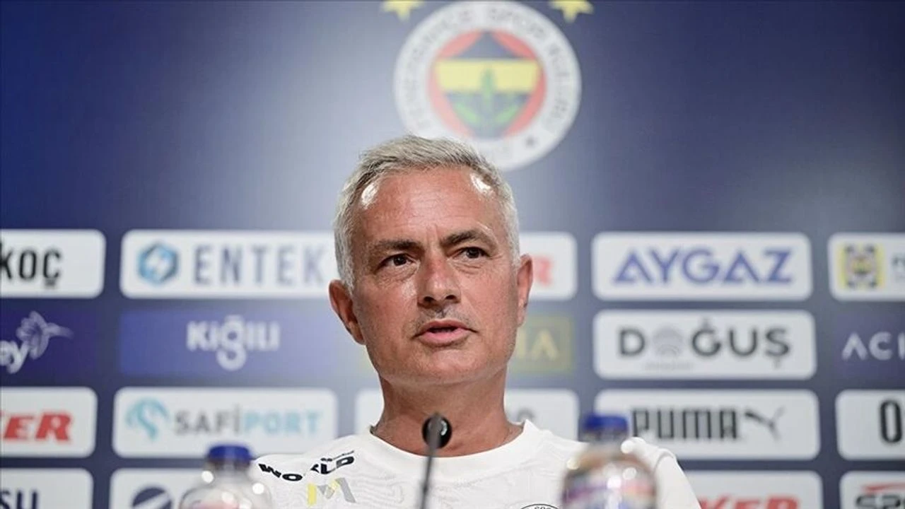Fenerbahçe ile anılıyordu! Mourinho resmen açıklandı
