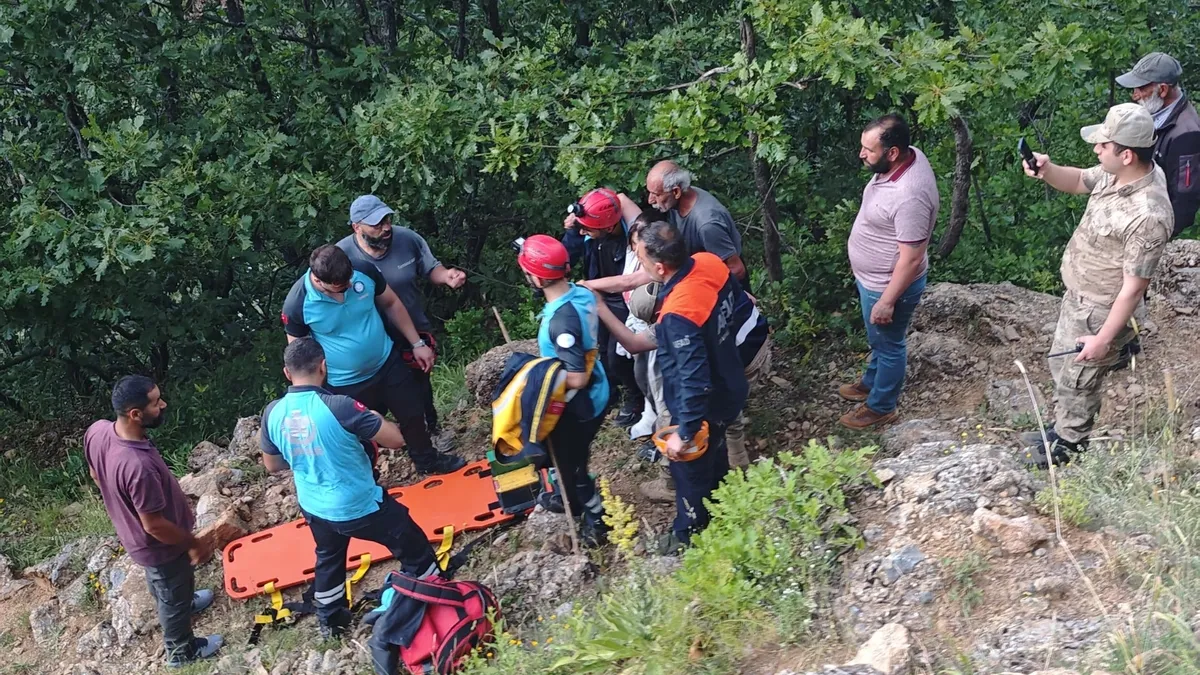 Tunceli’de düşerek ayağını kıran vatandaşa ekipleri hızlı müdahalesi