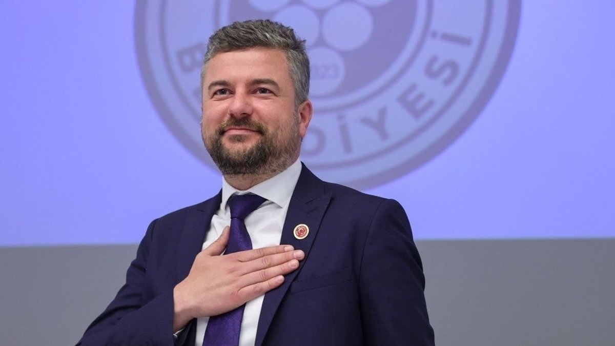 SON DAKİKA: İzmir Buca'daki rüşvet soruşturmasında deprem! CHP’li ilçe başkanı Buca Belediyesi’ni istila etti