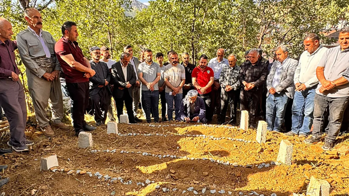 Aile faciasında hayatını kaybeden 4 kişi toprağa verildi