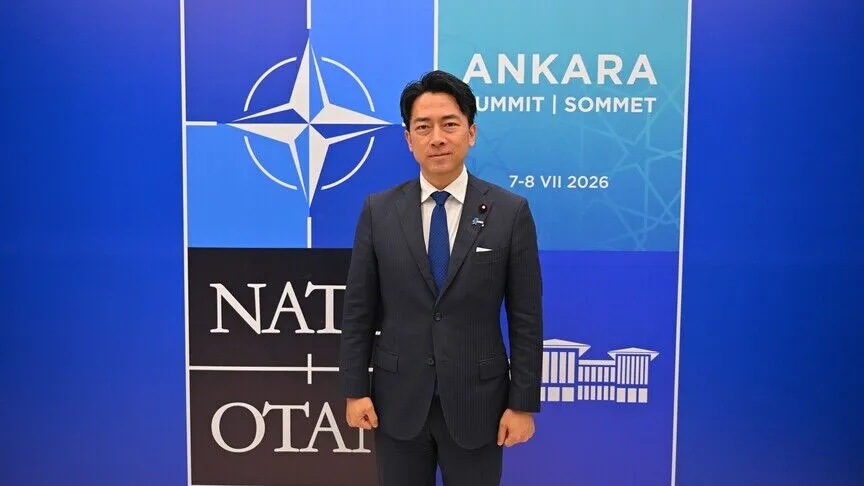 Japonya Savunma Bakanı Koizumi'den İstanbul'da "uskumru sandviç" paylaşımı