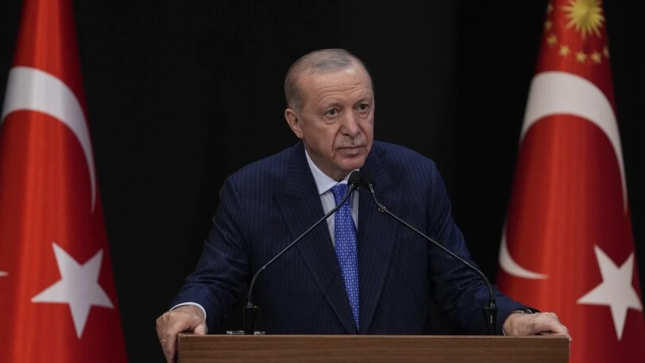 Cumhurbaşkanı Erdoğan'dan AK Parti teşkilatına uyarı: İcraat peşinde olun, şov peşinde değil