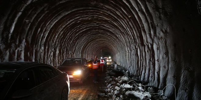 Tatvan Çevre Yolu'nun gelecek yıl tamamlanması hedefleniyor