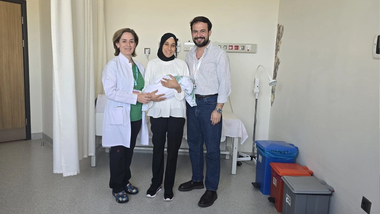 Doğmadan ameliyat edildi! Sağlığına kavuşarak taburcu oldu
