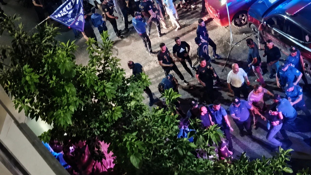 Taciz iddiası ortalığı karıştırdı! Duyan sokağa döküldü! Linç girişimini polis önledi