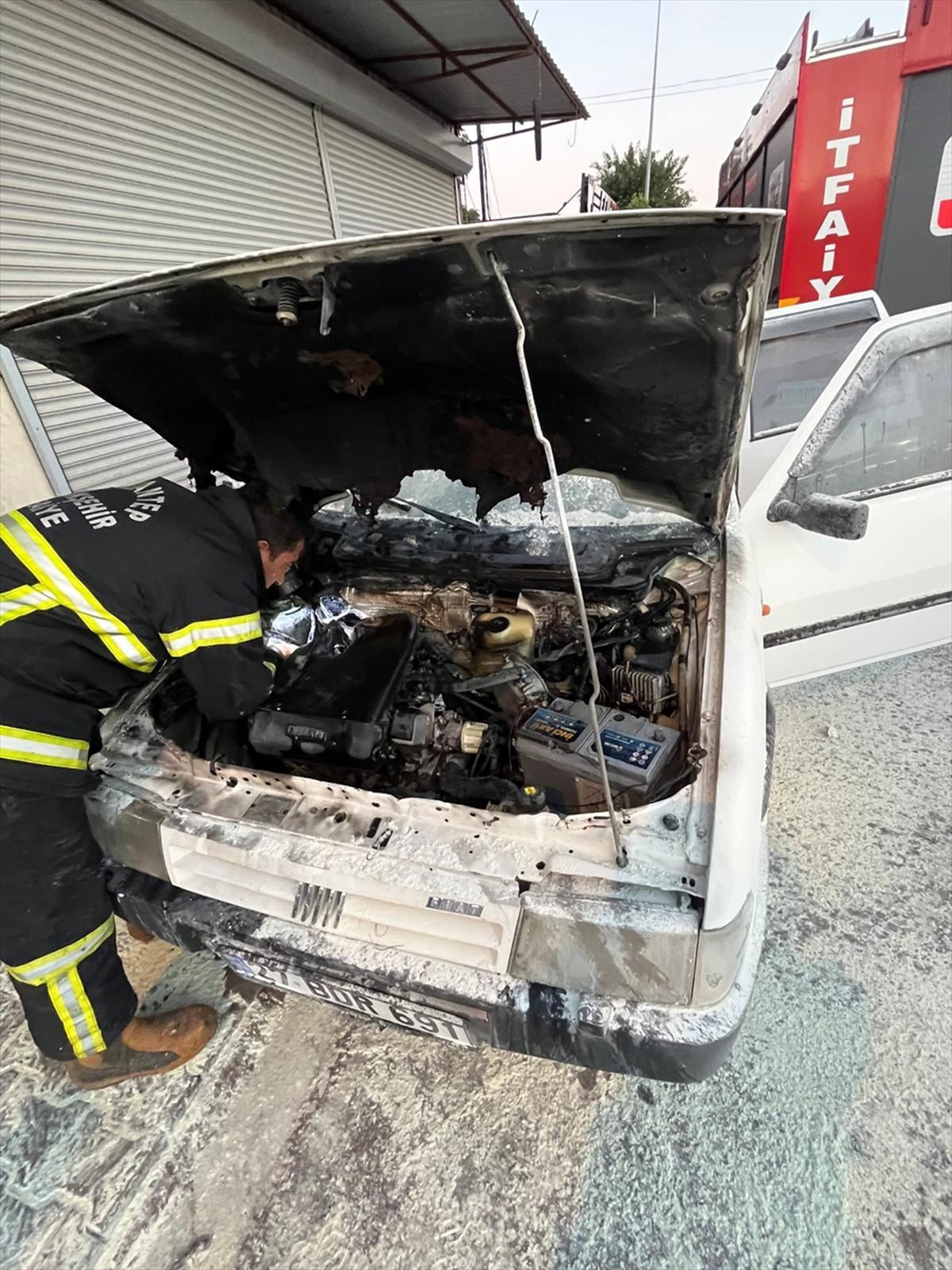 İslahiye'de park halindeki otomobil yandı