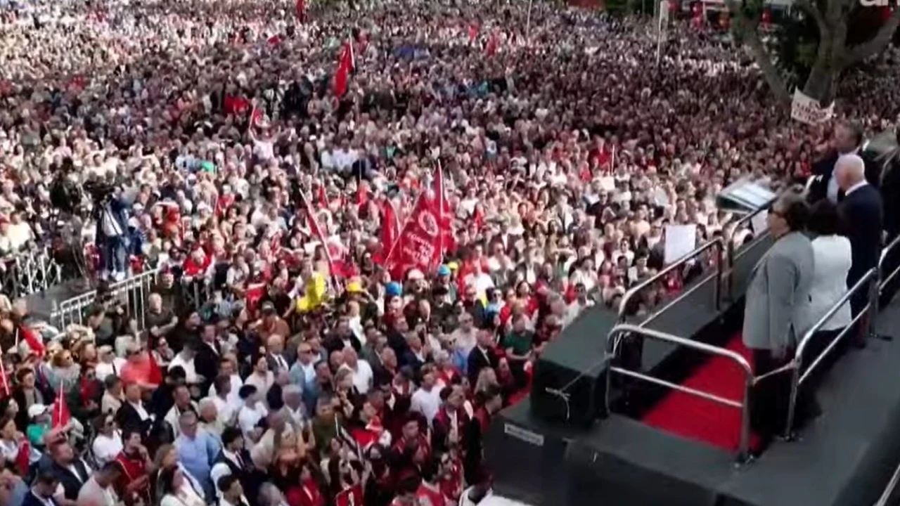 Özgür Özel Lüleburgaz buluşmasında: Siz bizi yenemezsiniz