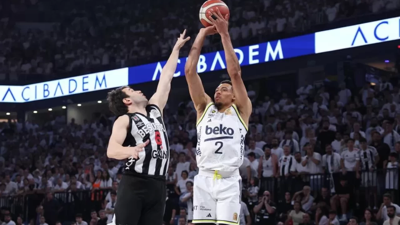 Fenerbahçe, final serisinde avantajı geri aldı