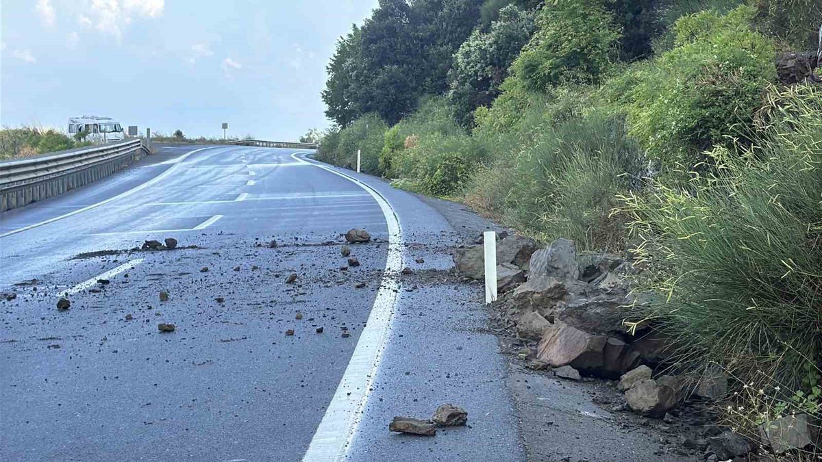 Alaplı-Akçakoca yolunda heyelan ulaşımı aksattı