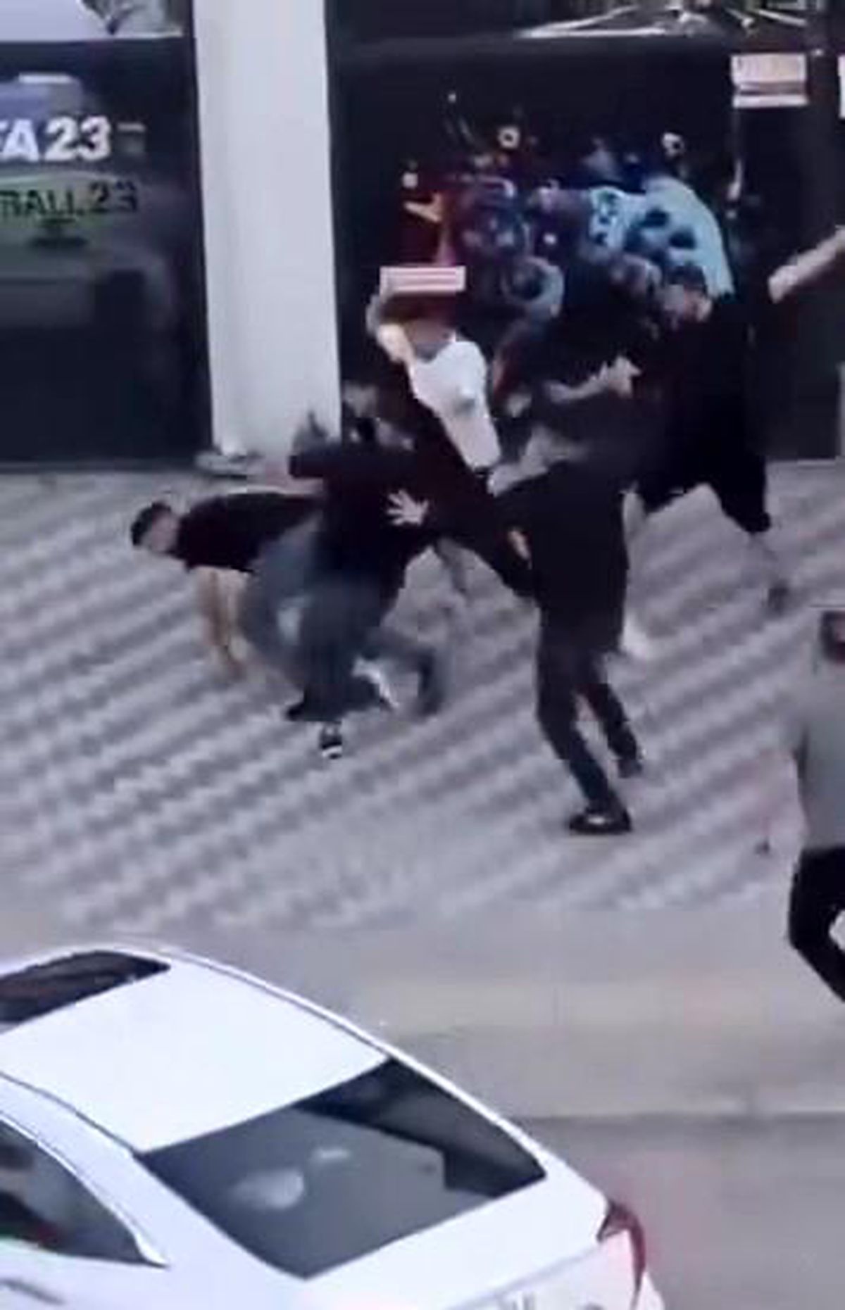 Kemer ve ıstakalarla birbirlerine saldırdılar