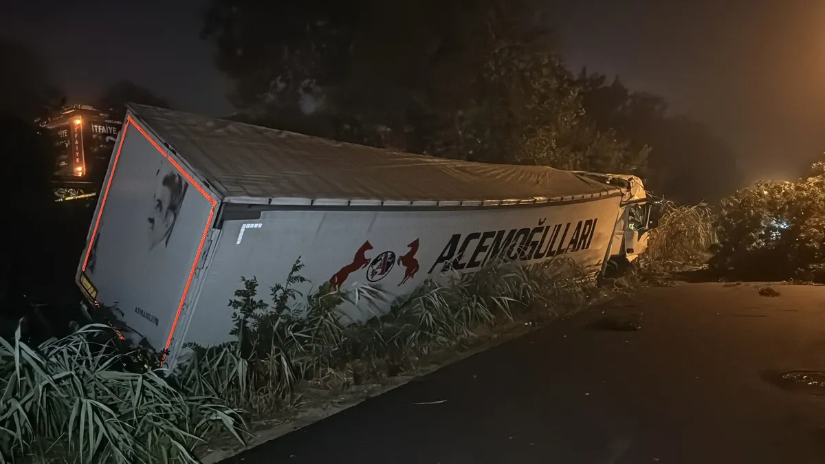Anadolu Otoyolu'nda can pazarı! Emniyet şeridindeki araca tır çarptı: 1 ölü