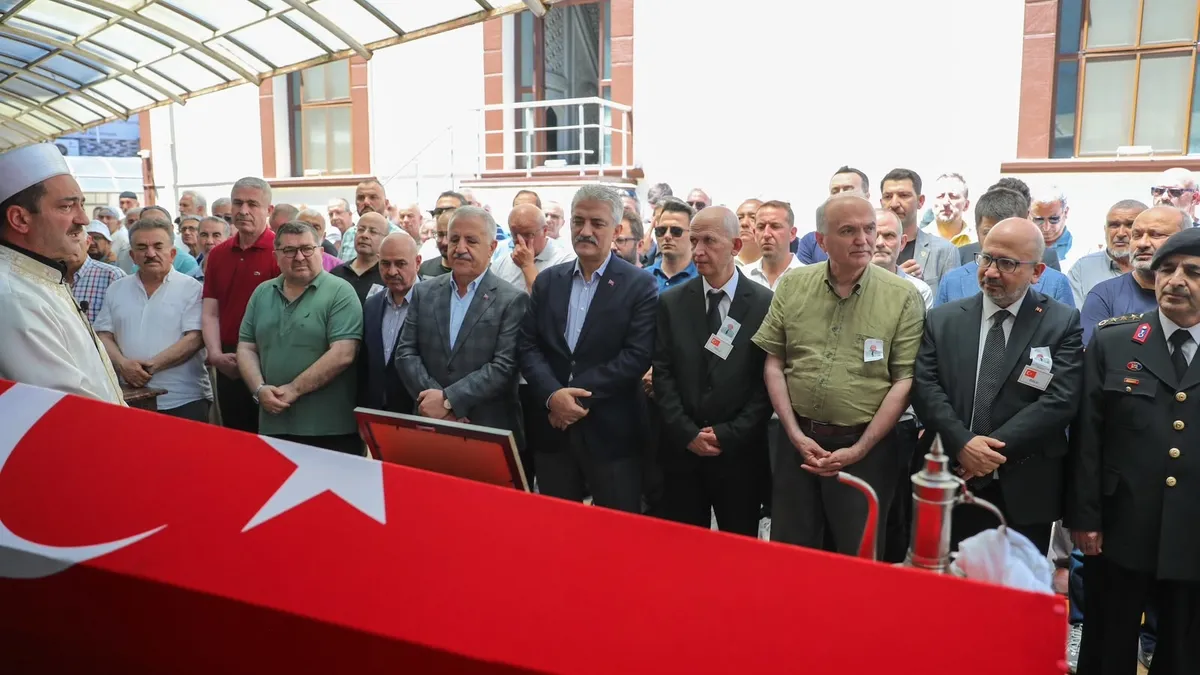 Baba Müderrisoğlu dualarla uğurlandı