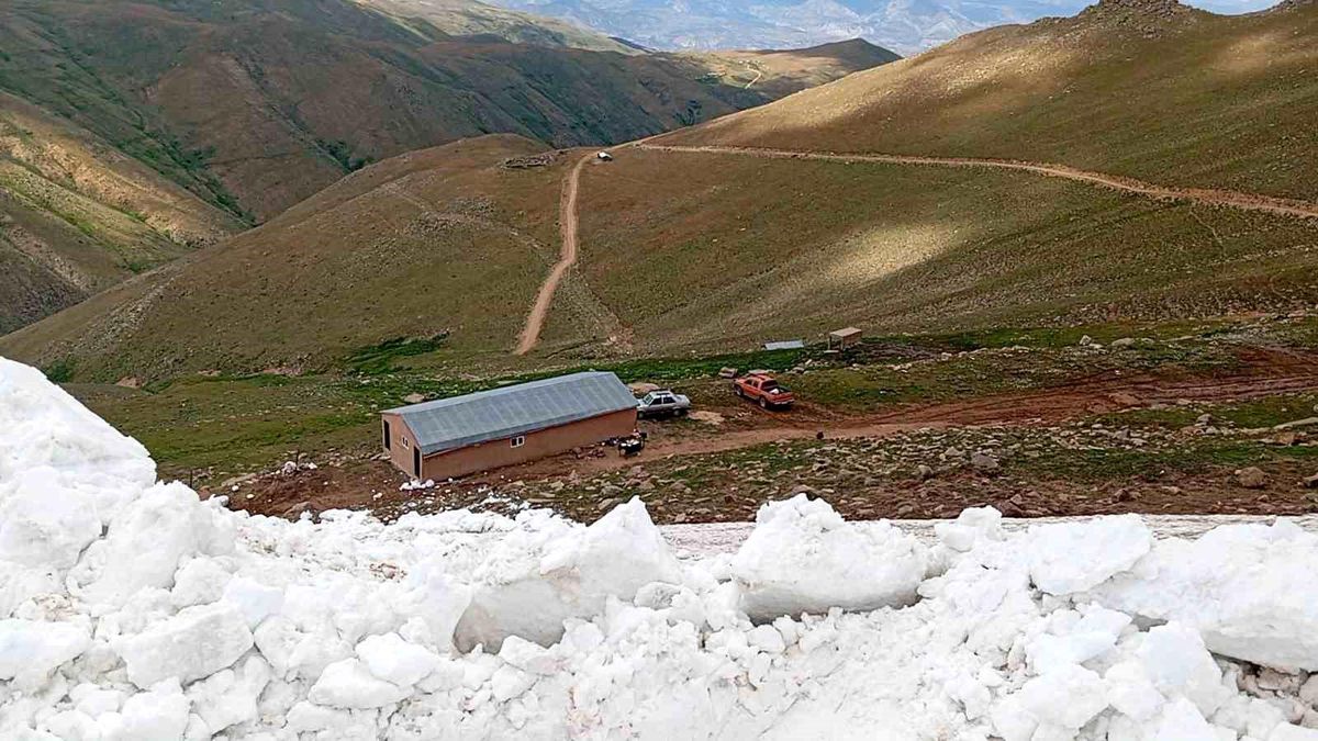 Sivas'ta temmuz ayında karla mücadele çalışmaları sürüyor