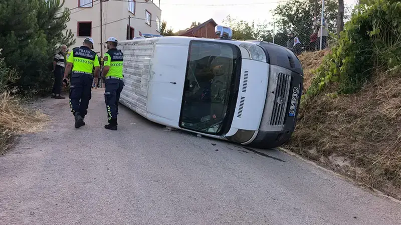 Bursa’da tarım işçilerini taşıyan minibüs devrildi: 7 yaralı